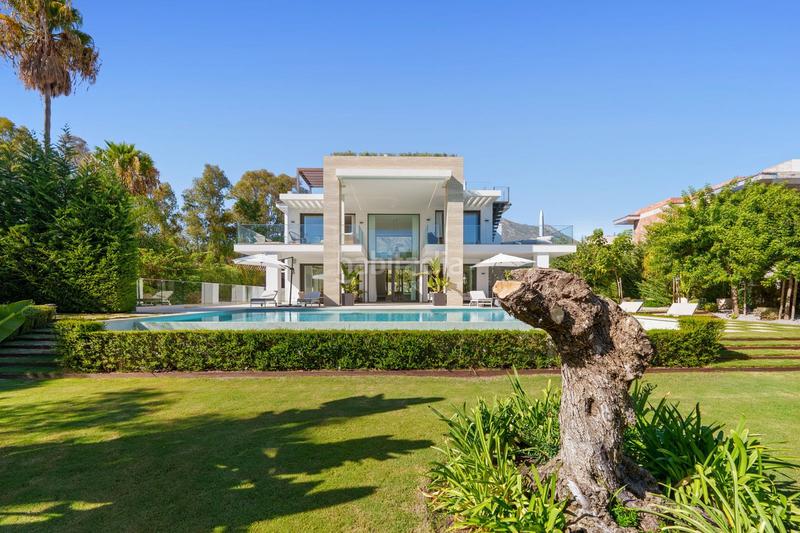 Foto 6205fff6-9c35-4f6d-ad9d-a6b73d5f6b09. Chalet avec parking piscine dans lomas de Marbella club Marbella