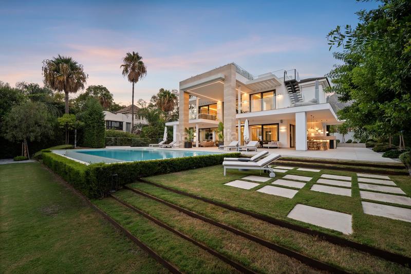 Foto 660a4273-7c3c-40ce-8b93-71693c669d60. Chalet avec parking piscine dans lomas de Marbella club Marbella