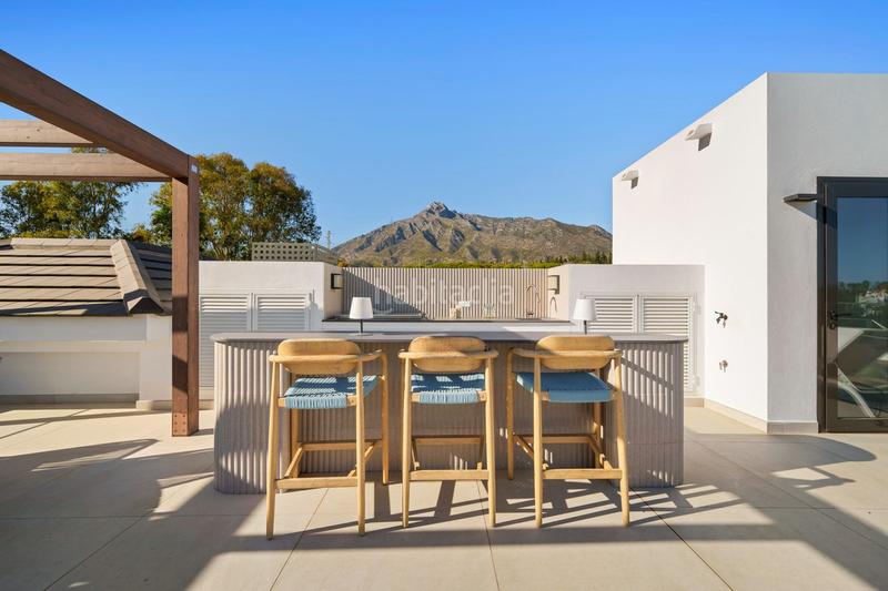 Foto a3f13940-141c-461e-9c11-c6e45c8bc112. Chalet avec parking piscine dans lomas de Marbella club Marbella