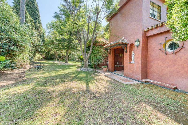 Foto 4f0c22f8-f4d1-4c3f-a509-c7e24744e130. Chalet mit parking pool in Las Brisas Marbella