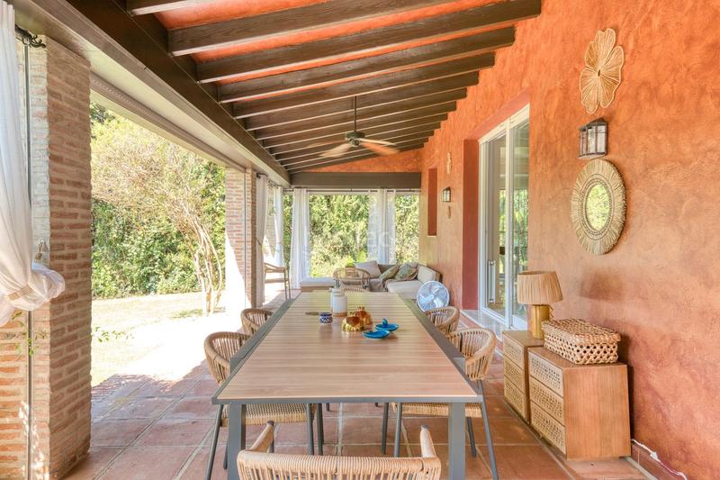 Foto 5e9a7e2e-cd1b-43eb-ad54-32a2a4336262. Chalet mit parking pool in Las Brisas Marbella