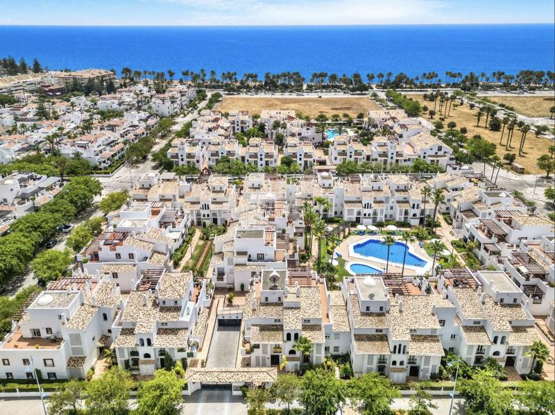 Foto 408f3691-8823-476d-a2f8-98f41d041a26. Apartament amb aparcament piscina a Nueva Alcántara Marbella
