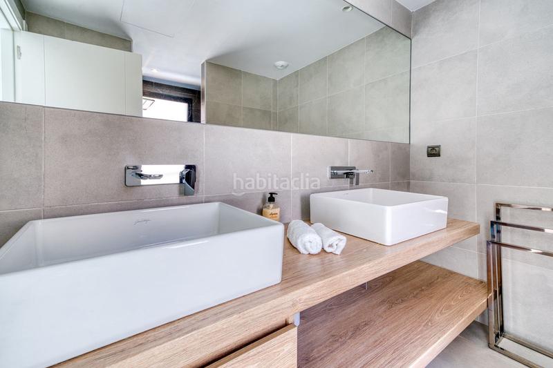 Foto 8b1d6e8d-031c-49c2-aebb-95fbe6e36a53. Chalet mit parking pool in La Concha - Resina Golf Estepona