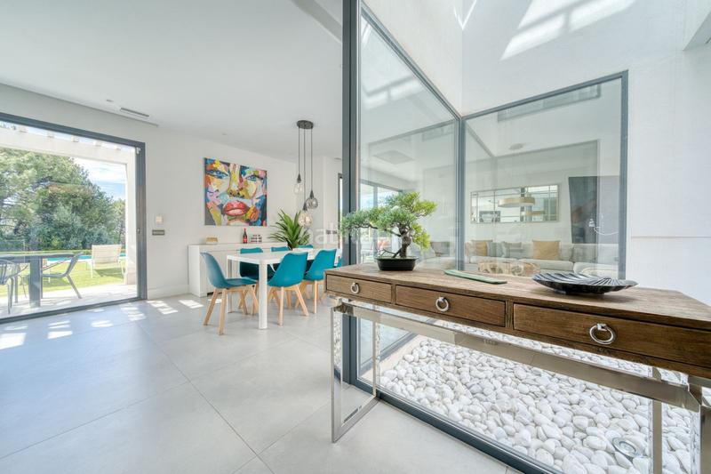 Foto 45a763dd-113e-4920-898f-45e7e5330194. Chalet with parking pool in La Concha - Resina Golf Estepona