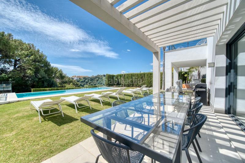 Foto 5417bd45-ee2c-40c0-8f3c-bc05b4e3aea9. Chalet with parking pool in La Concha - Resina Golf Estepona