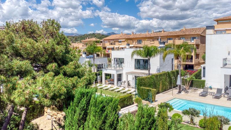 Foto 838b56f2-8f19-4720-9bd8-aaac72aff633. Chalet with parking pool in La Concha - Resina Golf Estepona