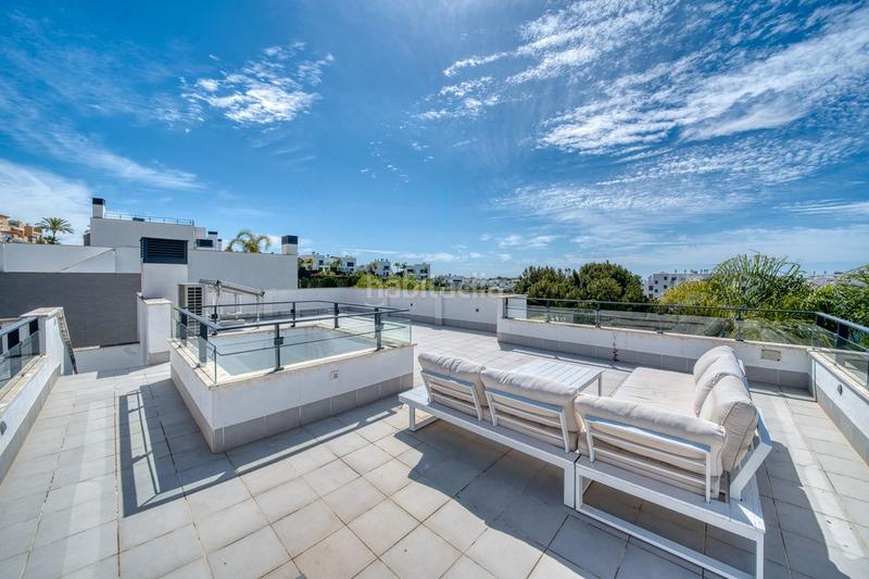 Foto 1acf02e0-66df-445e-a7ea-e2445de8dfe8. Chalet con parcheggio piscina in La Concha - Resina Golf Estepona