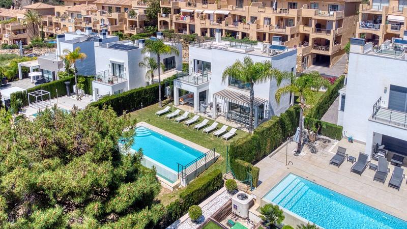 Foto 6a535392-9974-46c8-95cc-f3cca6a7724b. Chalet con parcheggio piscina in La Concha - Resina Golf Estepona