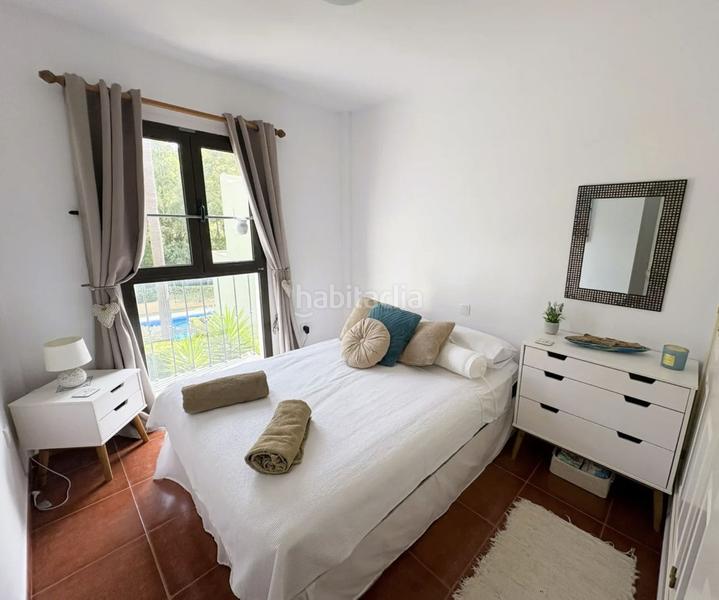 Foto 005c51f0-918c-4238-a01e-b1043a283754. Casa adossada amb piscina a bahía de Casares Casares