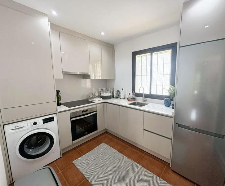 Foto a0de8dae-954c-4b3a-b4e6-ec21f490fc93. Casa adossada amb piscina a bahía de Casares Casares