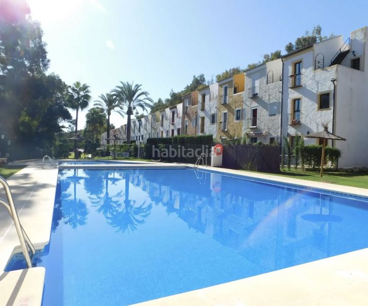 Foto cc673fc3-2210-412b-89e0-fc64e4eb188e. Casa adossada amb piscina a bahía de Casares Casares