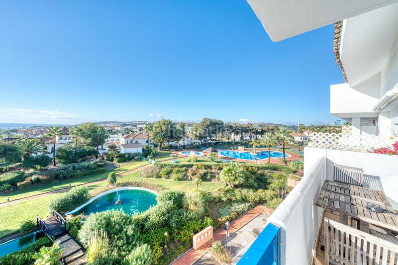 Foto a6d27f10-8d03-4ca3-8704-496212eb459c. Dúplex amb aparcament piscina a La Duquesa Manilva