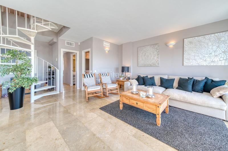 Foto ef9136b6-bba8-4f5c-9be2-b6db1439d68f. Zweistöckige wohnung mit parking pool in La Duquesa Manilva