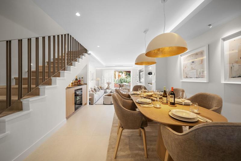 Foto 15f13142-94db-4918-aa12-069cf58324b0. Maison jumelée avec parking piscine dans San Pedro de Alcántara Pueblo Marbella