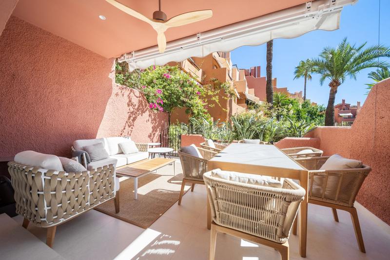 Foto 8523f690-df66-4e83-afb8-d96e9112d141. Maison jumelée avec parking piscine dans San Pedro de Alcántara Pueblo Marbella