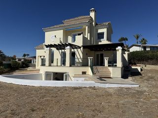 Chalet in Altos de Estepona
