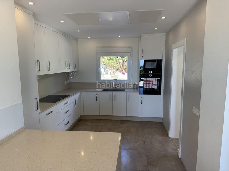 Foto 50fdee5a-f03e-43b9-ae74-2df04eb615bd. Chalet en altos de Estepona Estepona