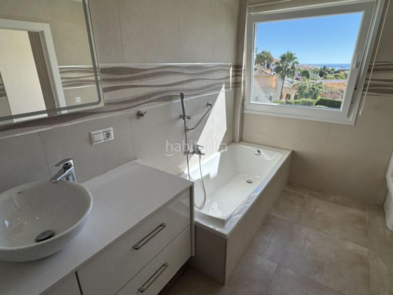 Foto d54fdbbc-2df1-4fc5-9e29-42f5501288f3. Chalet con parcheggio piscina in altos de Estepona Estepona