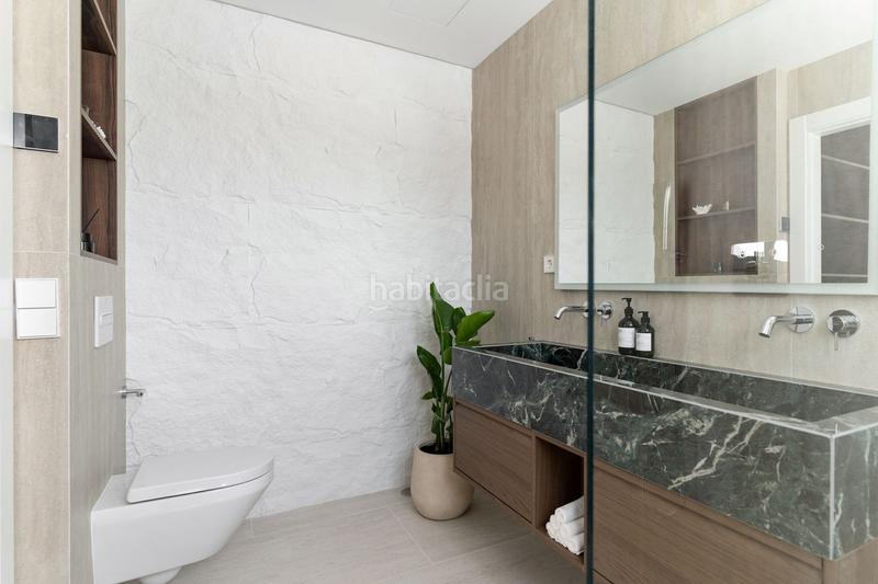 Foto 262eee59-e858-4f51-ac56-fa5560dcdca4. Duplex with parking pool in Las Brisas Marbella