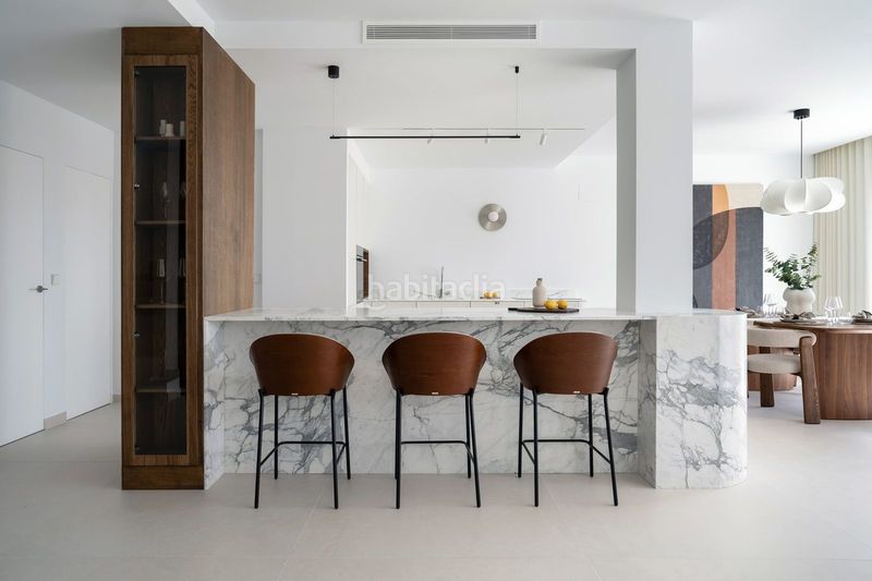 Foto 2c1525b5-2dd9-414b-8a5f-832ca4d33c54. Dúplex amb aparcament piscina a Las Brisas Marbella