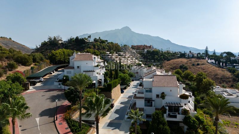 Foto 7801d8f3-7d20-4279-9ab5-a10d3e5b555f. Dúplex amb aparcament piscina a Las Brisas Marbella