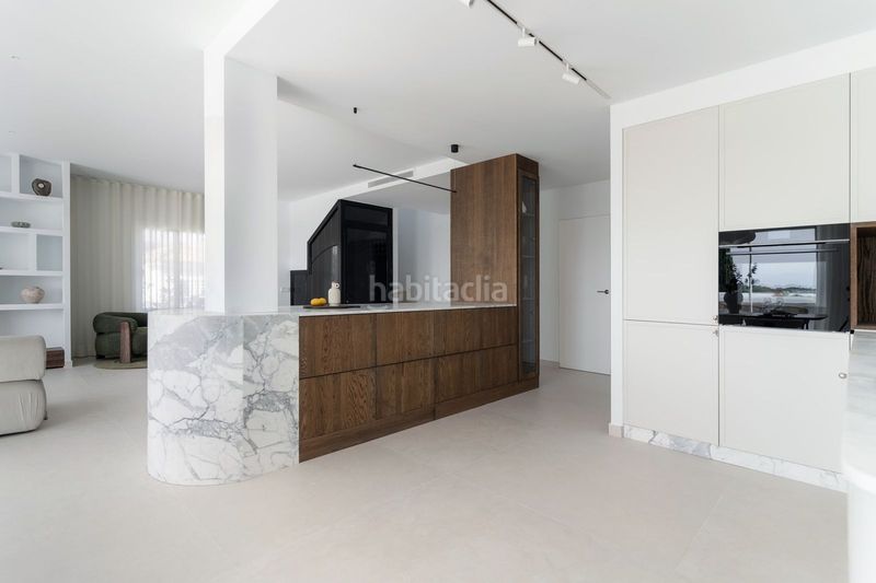 Foto 8179f9bc-9e7a-48d4-a765-516735b44a3b. Dúplex amb aparcament piscina a Las Brisas Marbella