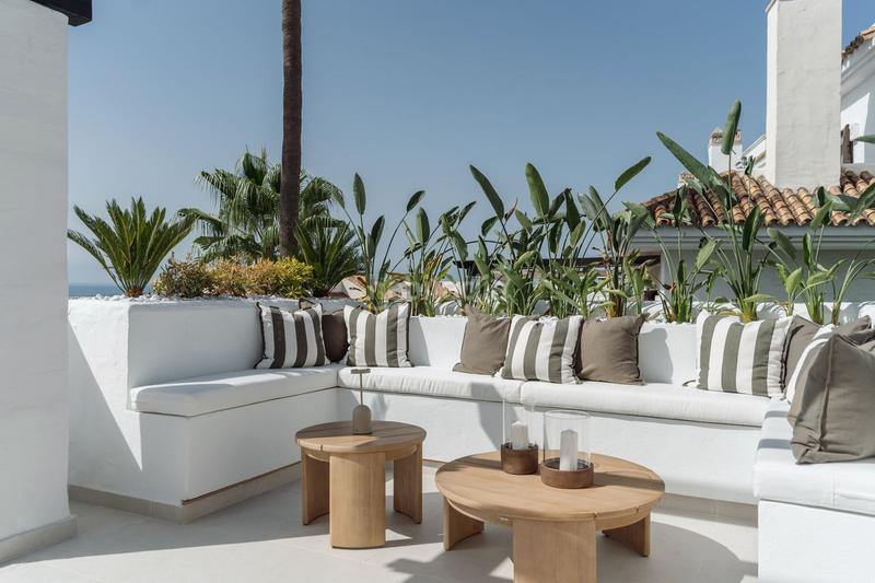 Foto 98ba1700-f8ba-4bc5-a4cd-1291c1734162. Duplex with parking pool in Las Brisas Marbella