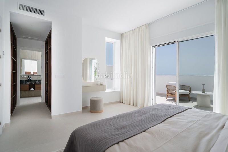 Foto bd5930e7-e475-4fcc-a3b8-b611f2fdaa44. Dúplex amb aparcament piscina a Las Brisas Marbella