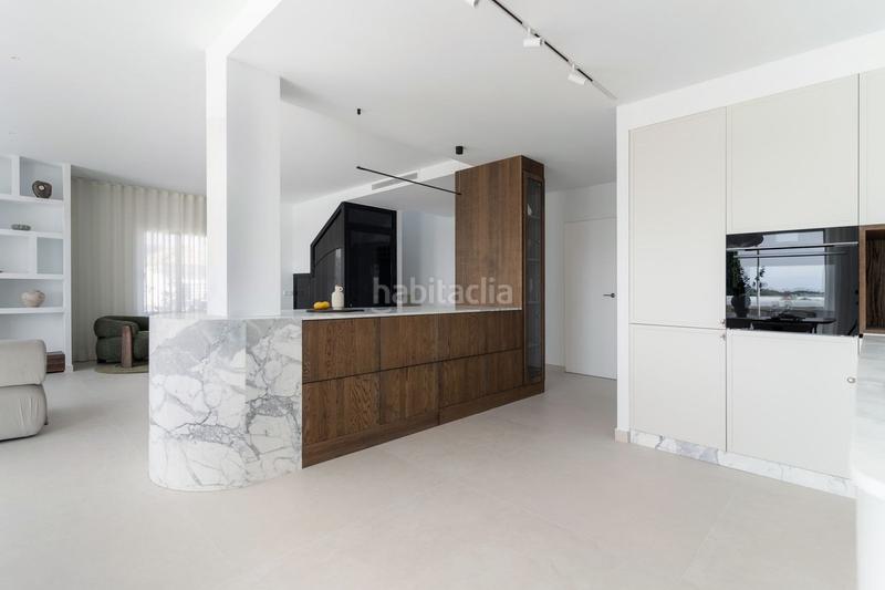 Foto b16d5dd5-a5ac-475a-8796-142daed19175. Zweistöckige wohnung mit parking pool in Las Brisas Marbella