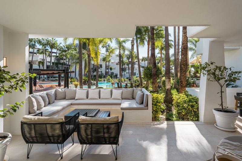 Foto 7dc7397c-156c-4ec3-8fc1-931f8da5ce7f. Ground floor with parking pool in Puente Romano Marbella