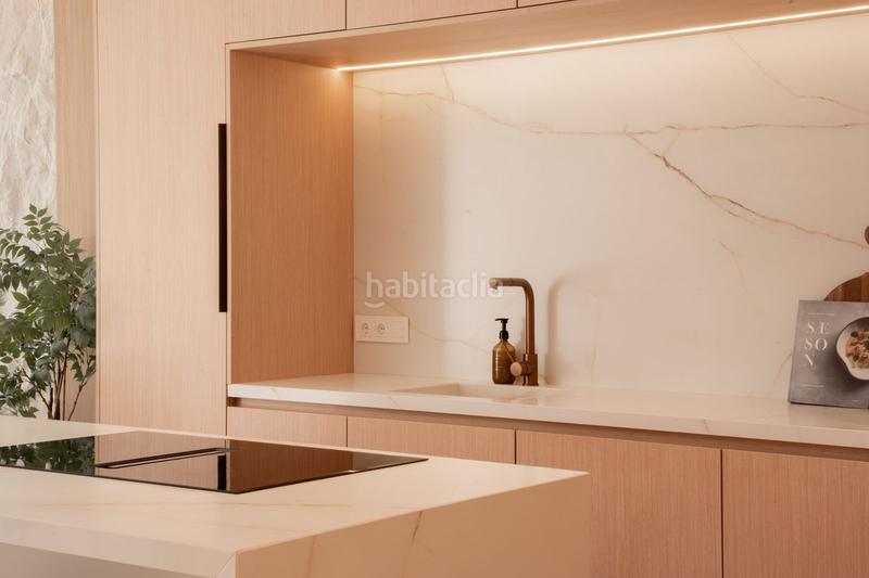 Foto 00b1b2b3-5acd-47c6-8010-eb66db11b58f. Semi detached house with parking pool in Puerto Banús Marbella