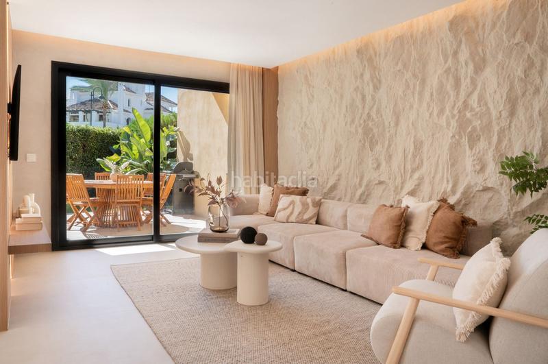 Foto 42b5f53a-6fb8-49c2-8ca8-19c46e969ff4. Semi detached house with parking pool in Puerto Banús Marbella