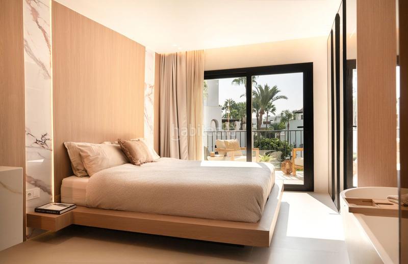 Foto 60440b56-2c9d-4460-9d8e-168bbcde0b12. Semi detached house with parking pool in Puerto Banús Marbella