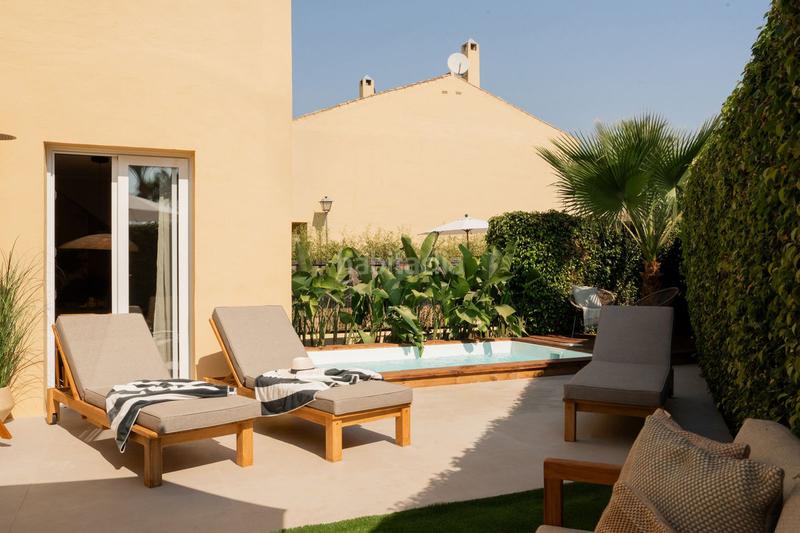 Foto 9c9dfff1-ad04-402f-aada-c0d47b8c354f. Semi detached house with parking pool in Puerto Banús Marbella