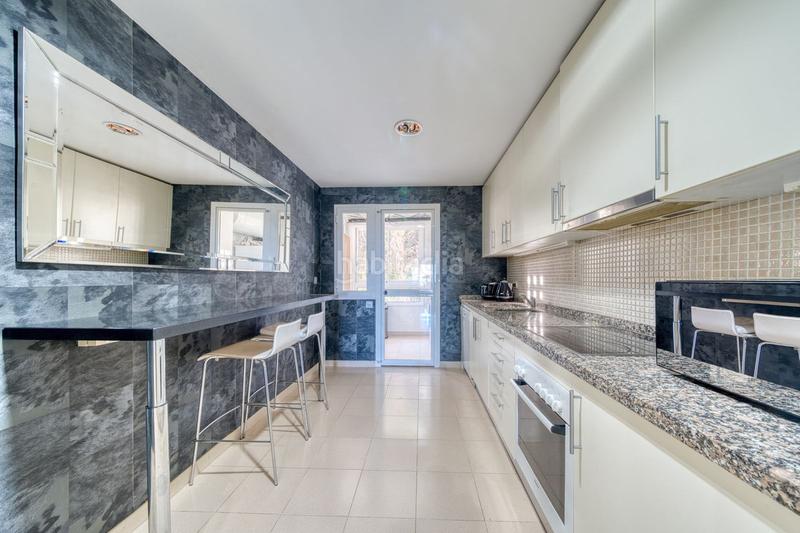 Foto b57ce557-3450-4cf3-94f8-aab259a193e5. Ground floor with parking pool in La Quinta Benahavís