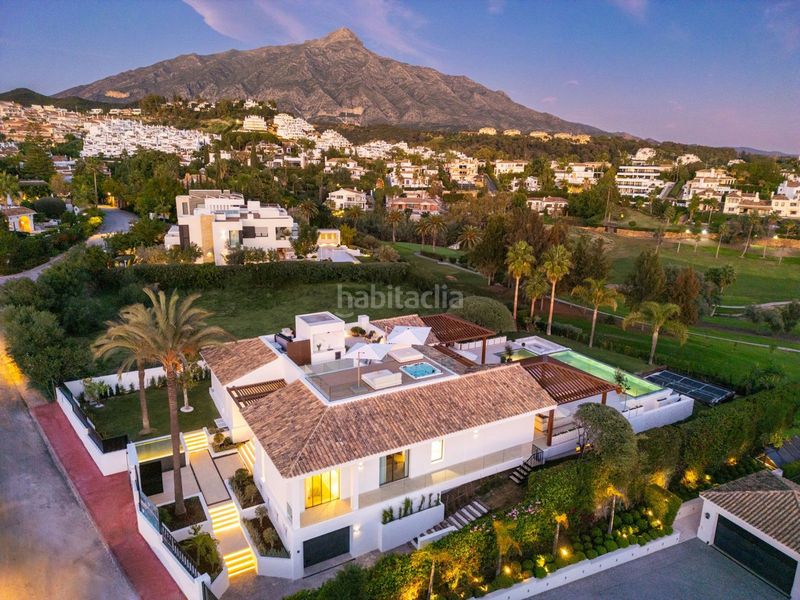 Foto d1753897-70ac-4b83-91e5-91bfafeed18e. Xalet amb aparcament piscina a Los Naranjos Marbella