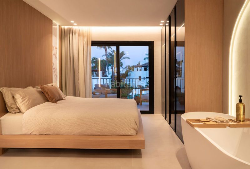 Foto 5c25a6f6-9c0d-4e96-8999-75f38367dc1f. Casa adossada amb aparcament piscina a Puerto Banús Marbella
