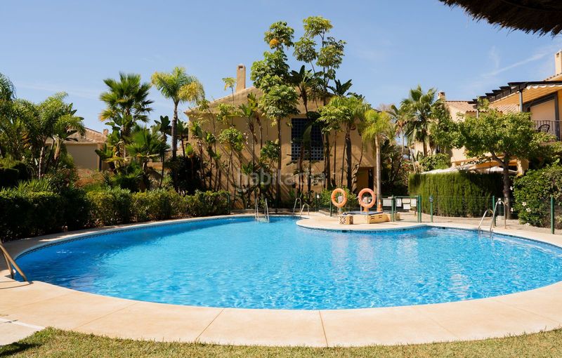 Foto a6dd31f2-7fba-4106-91d9-7a9208271124. Casa adossada amb aparcament piscina a Puerto Banús Marbella