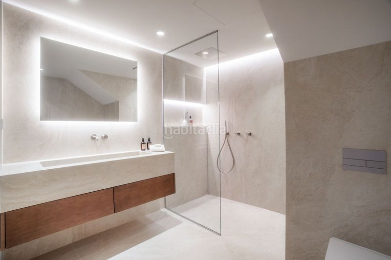 Foto 8d5bc2eb-a5e9-42dd-a1a0-002d11c45fb7. Dúplex amb piscina a Los Naranjos Marbella