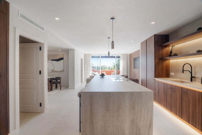 Foto d776e3c4-1a90-4767-9178-f61409cd0630. Dúplex amb piscina a Los Naranjos Marbella