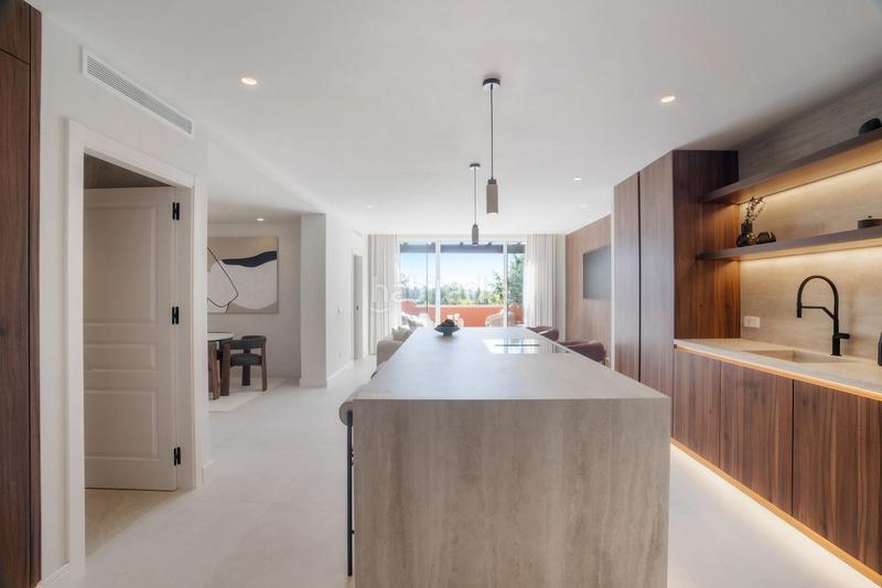 Foto 7a2cc388-37f6-42ff-a214-80eeae7c48ab. Zweistöckige wohnung mit pool in Los Naranjos Marbella