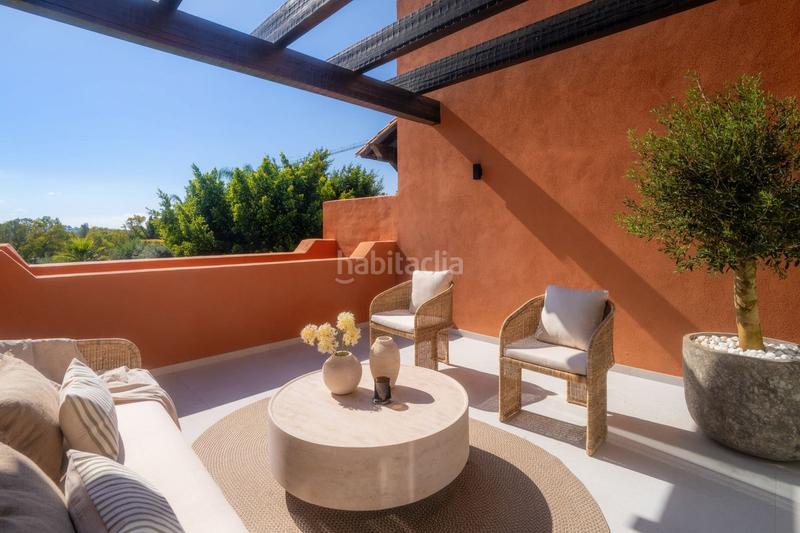 Foto 92569e99-1db7-42d3-87d8-74d9c04d16e7. Zweistöckige wohnung mit pool in Los Naranjos Marbella