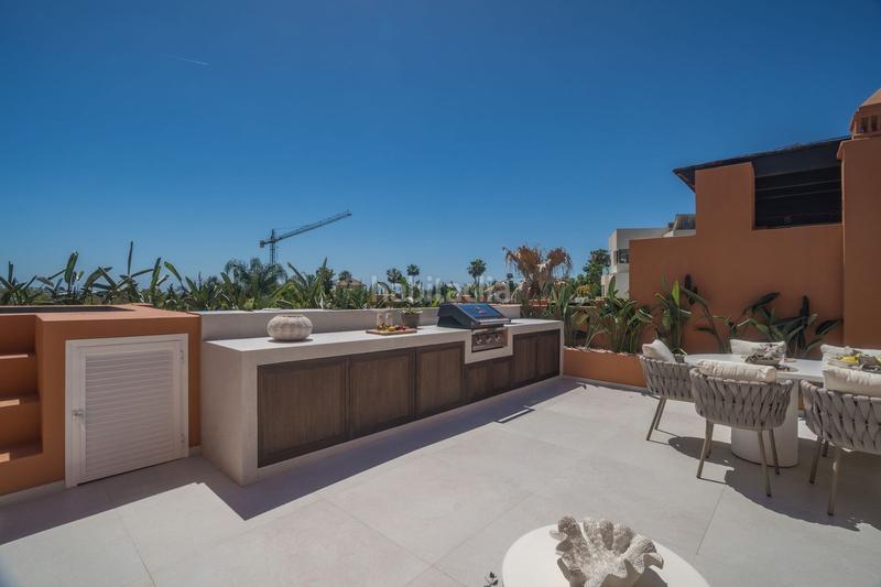 Foto c4fb8e6f-5ee8-47c4-a4e3-b6bd32a8e99a. Zweistöckige wohnung mit pool in Los Naranjos Marbella