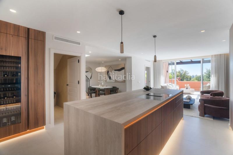 Foto cd03988d-024c-446c-a7ee-e28c3a6f9f41. Zweistöckige wohnung mit pool in Los Naranjos Marbella