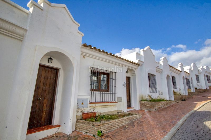 Foto 853197ce-6612-4629-89e4-96c8fddf7a42. Casa adossada amb aparcament piscina a Casares pueblo Casares