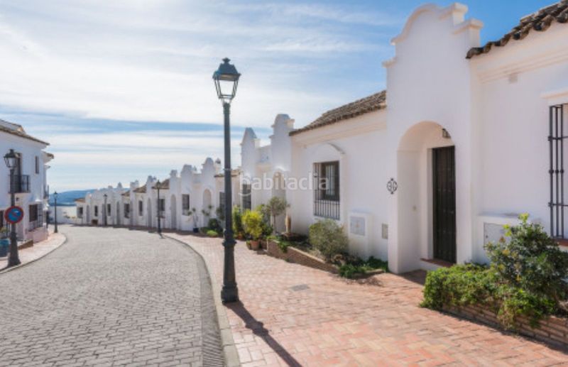 Foto adbe67c4-d2b2-4d28-ba31-daa01846ab88. Casa adossada amb aparcament piscina a Casares pueblo Casares