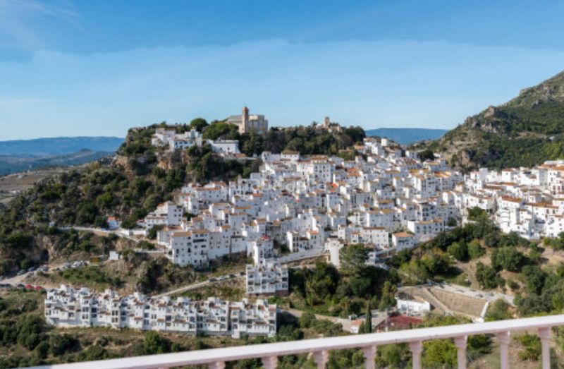 Foto ce9d9353-812b-4f56-88bc-ff262304a353. Casa adossada amb aparcament piscina a Casares pueblo Casares