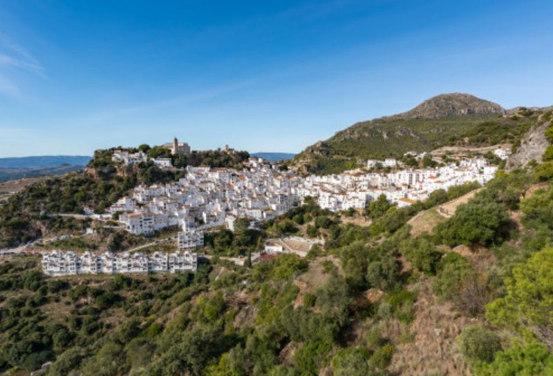 Foto e339c03f-62f5-4f06-82eb-33e5fa1b488e. Casa adossada amb aparcament piscina a Casares pueblo Casares