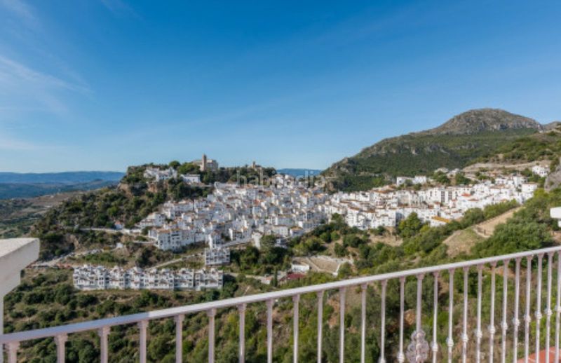 Foto eabbbb06-b838-450e-be90-a54bd6c2bac9. Casa adossada amb aparcament piscina a Casares pueblo Casares