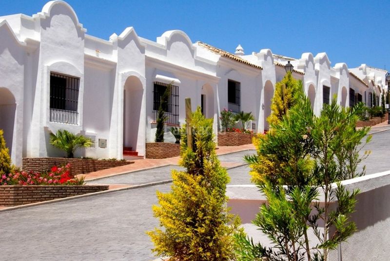 Foto faece144-2d7e-4cf8-ae45-9dfb25282506. Casa adossada amb aparcament piscina a Casares pueblo Casares